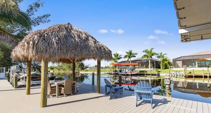 Coral Paradise - 4/2 Gulf Access Home with Electric Heated Pool, Game Room, Kayaks, Tiki Hut