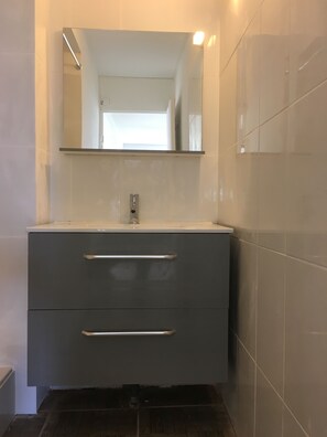 Shower, towels, toilet paper - T2 IN VILLA (Saint-Denis)