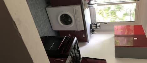 Fridge, microwave, oven, coffee/tea maker