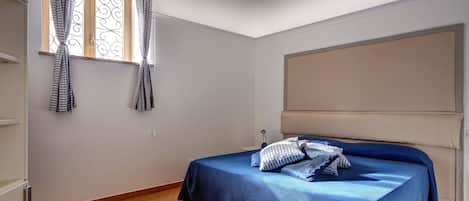 1 bedroom, iron/ironing board, travel cot, free WiFi