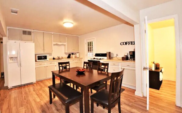 Dining - S1 - Enchanted Getaway ☀ Near River + Rec Area❣ (Carlsbad)