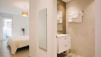 2 chambres, fer et planche Ă repasser, Wi-Fi gratuit, draps fournis