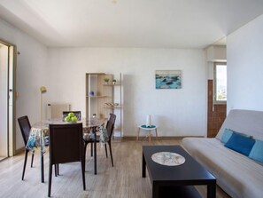 TV - Les Voiliers by Interhome (Saint Laurent du Var)