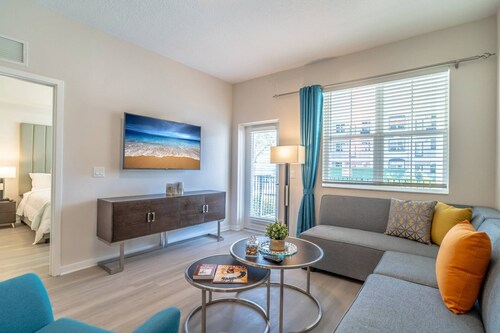 New Vista Cay Condo | First Floor Luxury | Walk to Epic Universe and Convention Center!