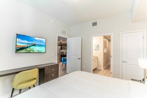 4 bedrooms, iron/ironing board, free WiFi, bed sheets - New Vista Cay Condo | First Floor Luxury | Walk to Epic Universe and Convention Center! (Orlando)