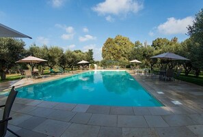 Pool - Casa Vega C: A welcoming apartment that is part of an ancient country house in the characteristic style of the Apulian countryside, with Free WI-FI. (San Vito dei Normanni)