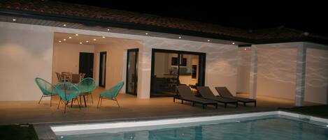 Outdoor pool, a heated pool