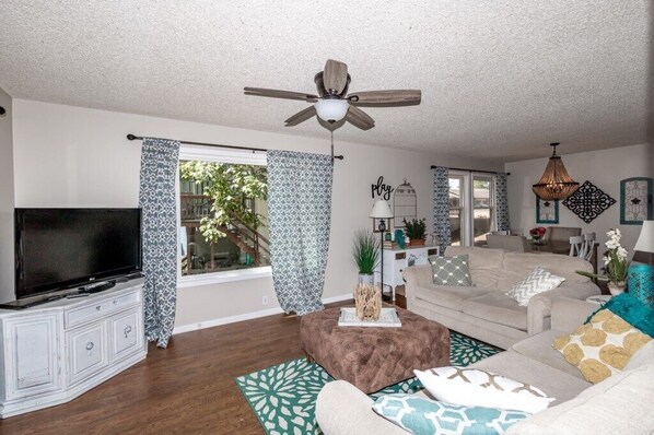 Living area - 13480 - 8 Lequita Place (Hot Springs)