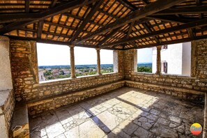 المنطقة المحيطة بالمنشأة