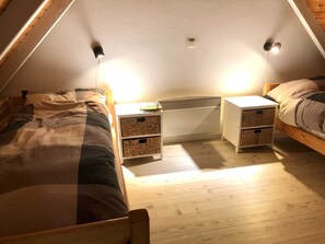 2 bedrooms, travel crib, WiFi