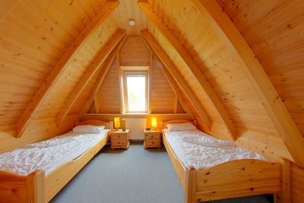 3 bedrooms, travel crib, WiFi