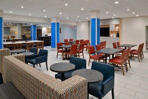 Free daily continental breakfast - Holiday Inn Express Orlando – South Park by IHG (Orlando)