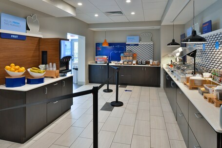Holiday Inn Express Orlando South Park, an ihg hotel - Image 21