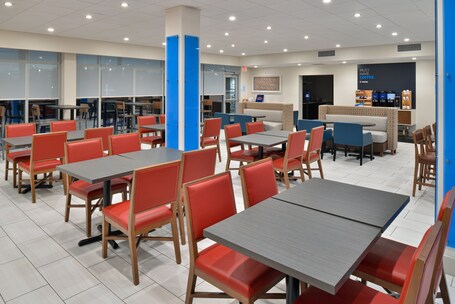 Holiday Inn Express Orlando South Park, an ihg hotel - Image 65