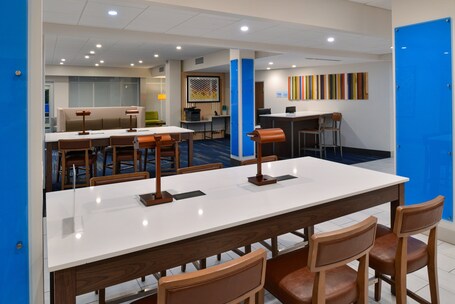 Holiday Inn Express Orlando South Park, an ihg hotel - Image 28