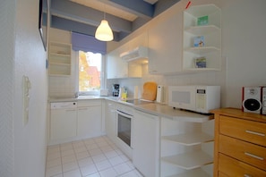 Kühlschrank, Mikrowelle, Ofen, Geschirrspüler