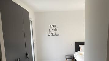 3 slaapkamers, een strijkplank/strijkijzer, gratis wifi