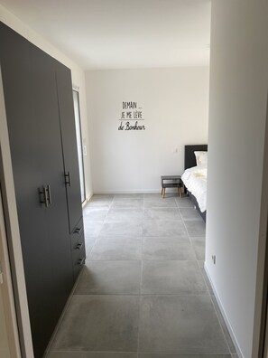 3 slaapkamers, een strijkplank/strijkijzer, gratis wifi