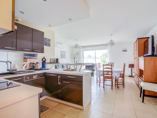 Spacious 4-Bedroom House in Biscarrosse with WiFi, A/C, Terrace & Parking, Pet-Friendly