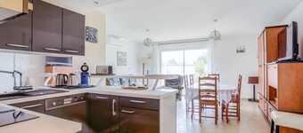 Spacious 4-Bedroom House in Biscarrosse with WiFi, A/C, Terrace & Parking, Pet-Friendly