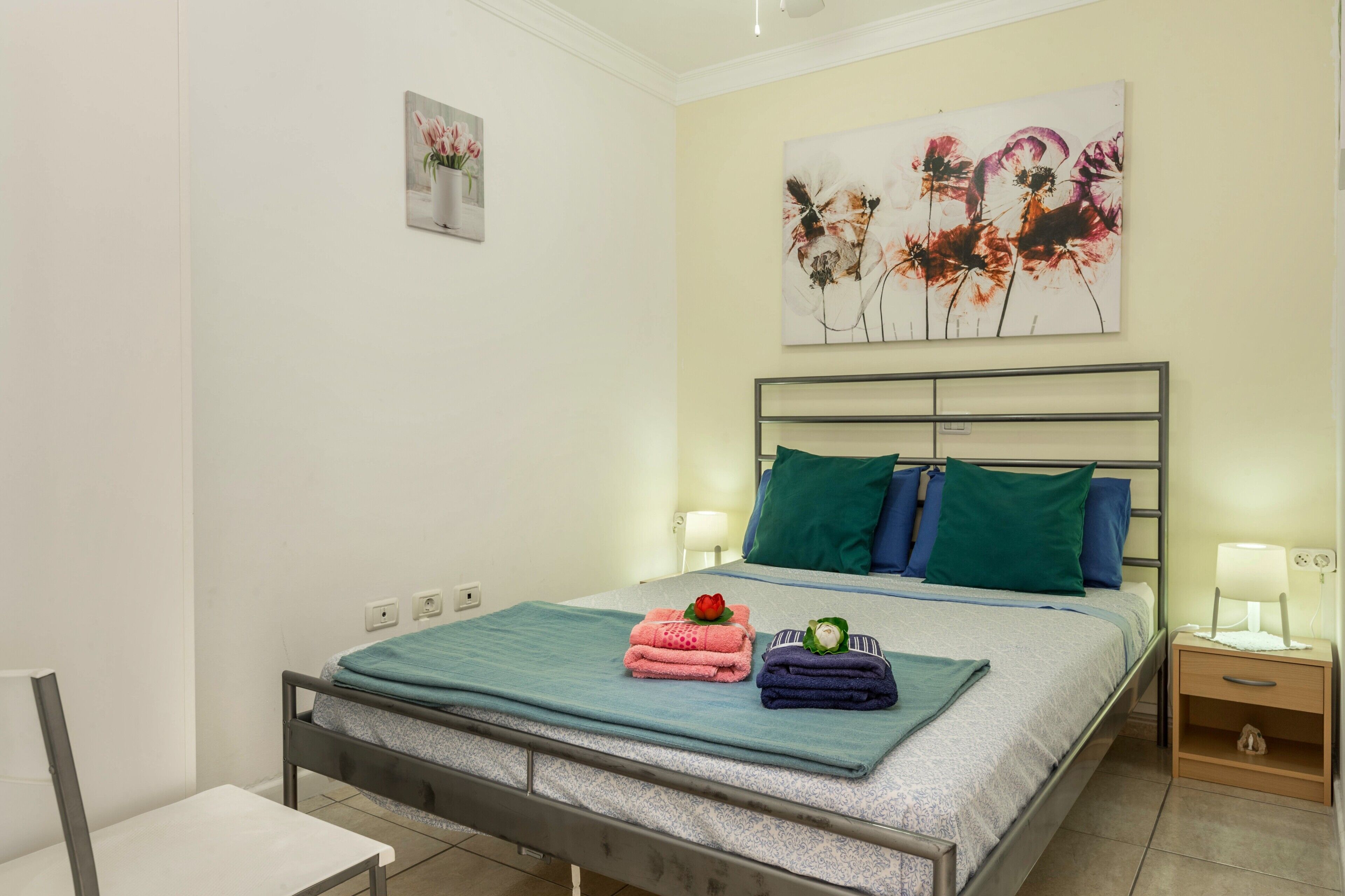 1 slaapkamer, een strijkplank/strijkijzer, gratis wifi, beddengoed