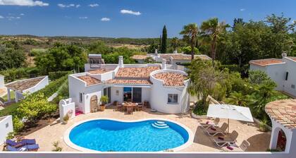 Villa Sagres mit Bergblick, Pool & WLAN