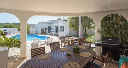 Villa Sagres mit Bergblick, Pool & WLAN