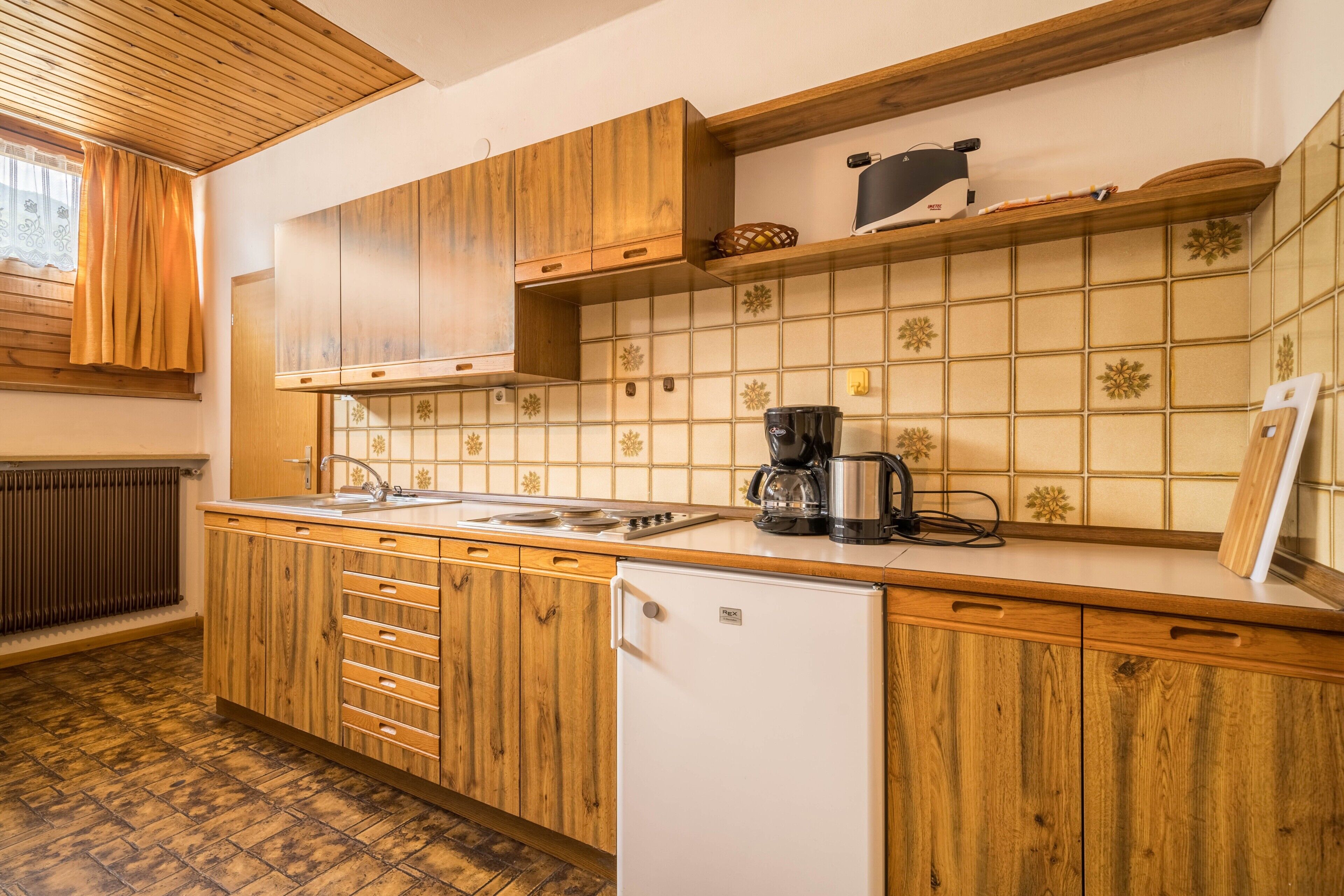 Fridge, stovetop, coffee/tea maker, electric kettle