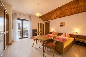 1 quarto, Wi-Fi de cortesia, roupa de cama