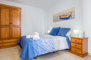 1 slaapkamer, een strijkplank/strijkijzer, gratis wifi, beddengoed