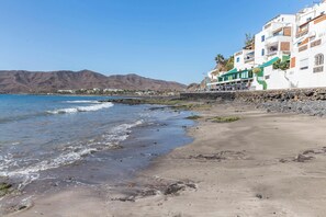 Una spiaggia nelle vicinanze