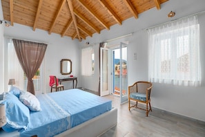 1 habitación, tabla de planchar con plancha, wifi gratis y ropa de cama