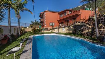 Lämmitetty uima-allas