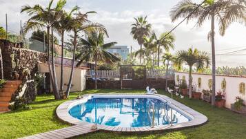 Lämmitetty uima-allas