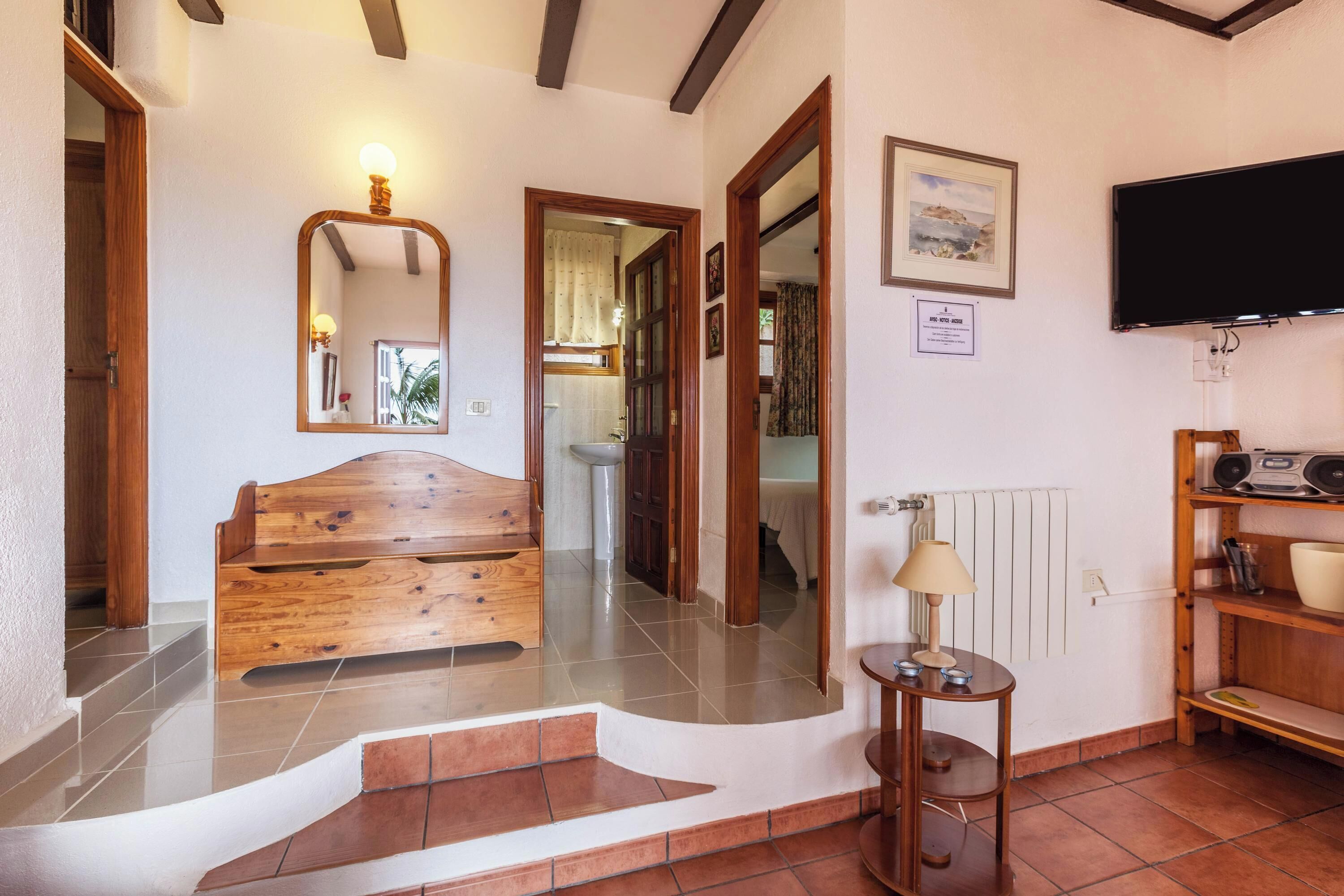 2 bedrooms, iron/ironing board, free WiFi, bed sheets