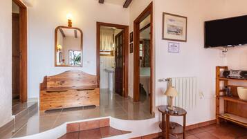 2 makuuhuonetta, silitysrauta/-lauta, ilmainen Wi-Fi, vuodevaatteet