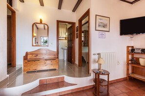 2 slaapkamers, een strijkplank/strijkijzer, gratis wifi, beddengoed