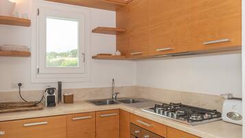 Réfrigérateur, four, plaque de cuisson, lave-vaisselle