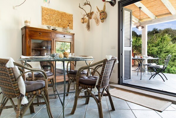 Outdoor dining