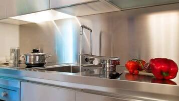 KylskÄp, ugn, spishÀll och diskmaskin