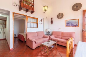 2 bedrooms, iron/ironing board, free WiFi, bed sheets - Holiday Apartment ‘Casa Victor - Apartment Haydèe’ with Sea View (La Orotava)