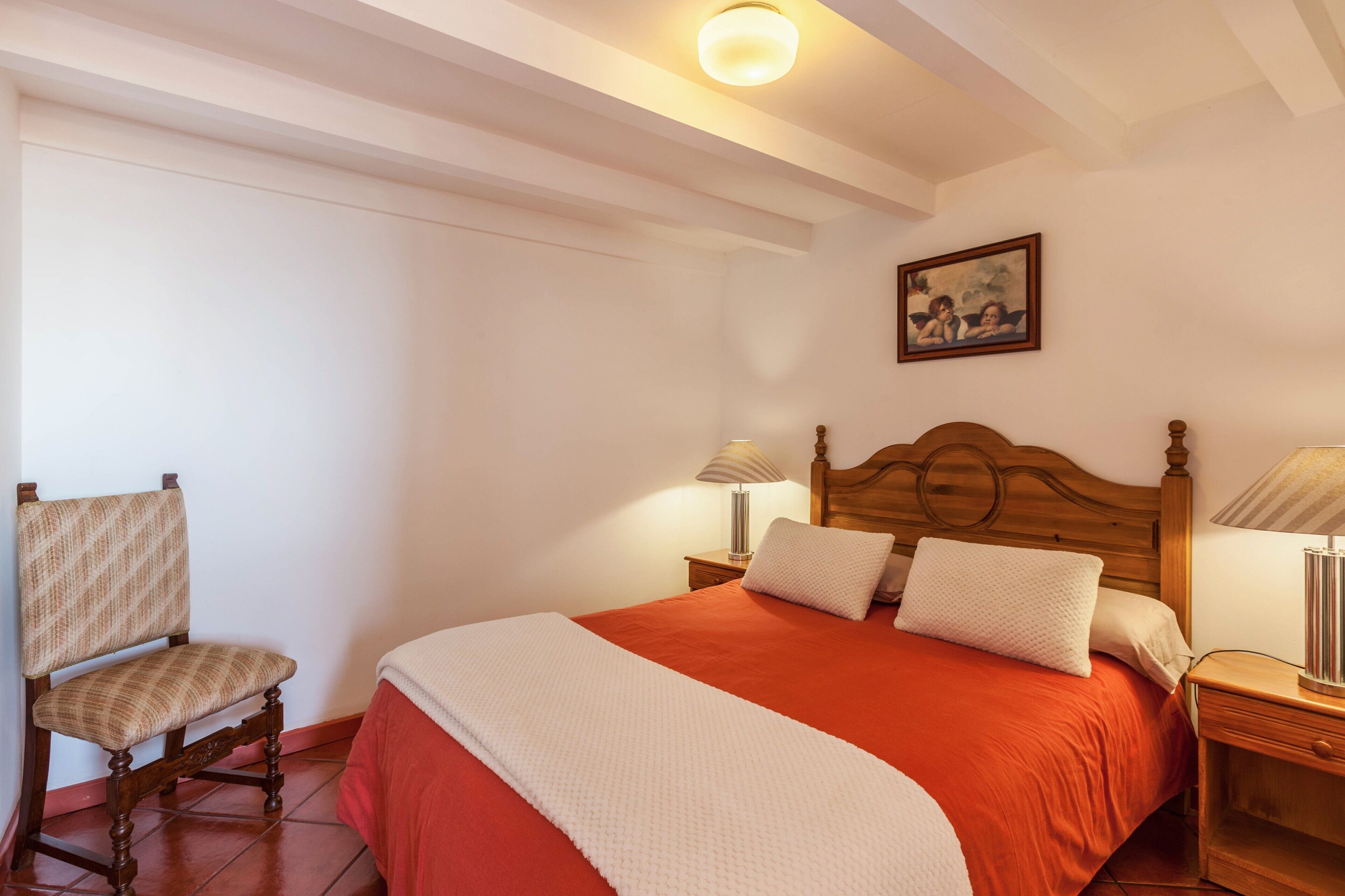 2 makuuhuonetta, silitysrauta/-lauta, ilmainen Wi-Fi, vuodevaatteet