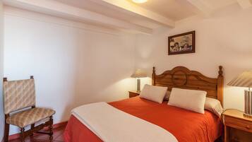 2 makuuhuonetta, silitysrauta/-lauta, ilmainen Wi-Fi, vuodevaatteet