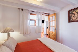 2 slaapkamers, een strijkplank/strijkijzer, gratis wifi, beddengoed