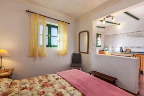 1 habitación, tabla de planchar con plancha, wifi gratis y ropa de cama 