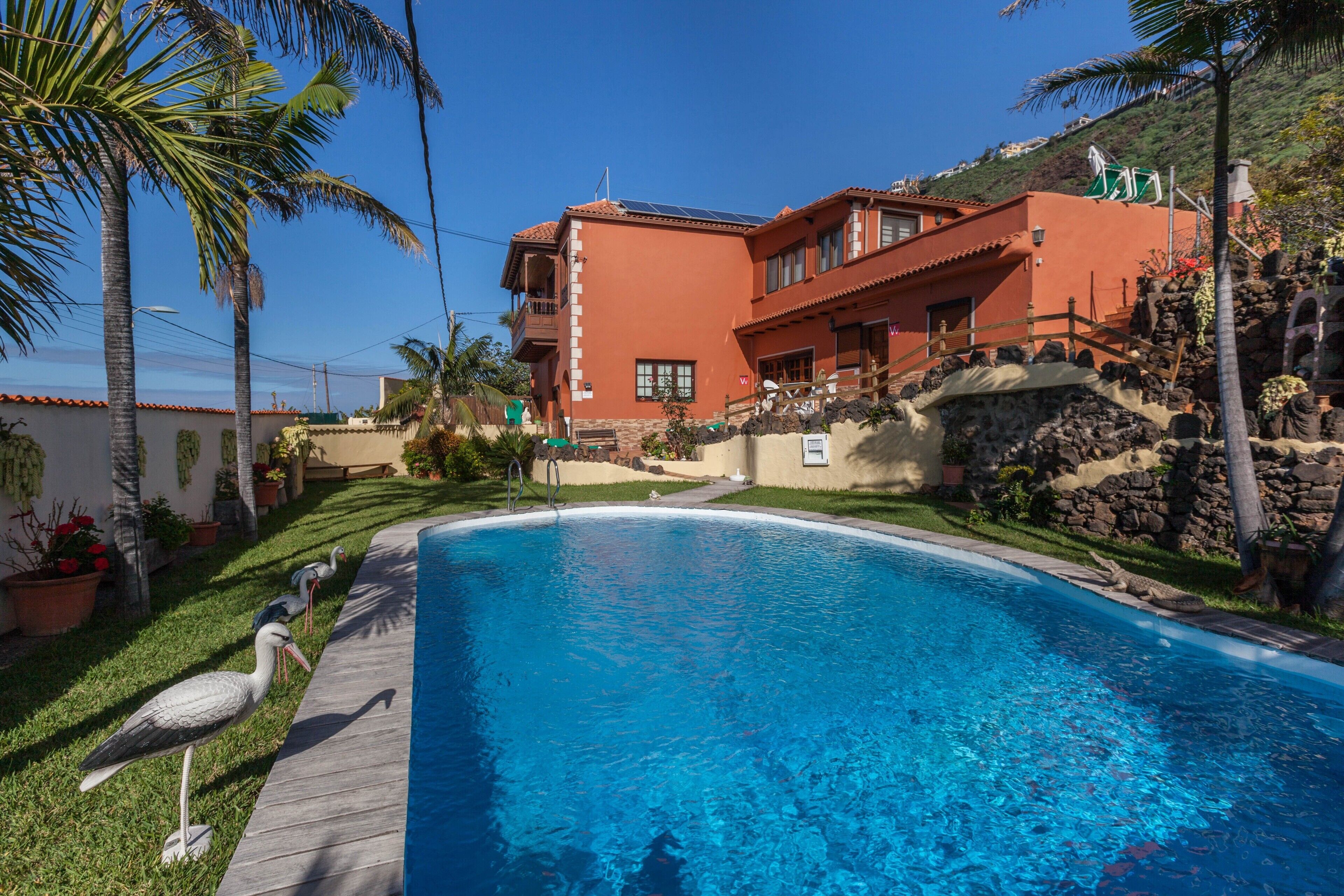 Lämmitetty uima-allas