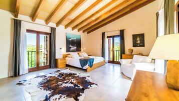 6 slaapkamers, een strijkplank/strijkijzer, gratis wifi, beddengoed