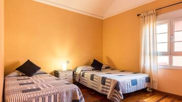 4 habitaciones, tabla de planchar con plancha y wifi gratis