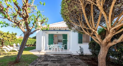 Charmantes Ferienhaus "Villa Goyo" in Meeresnähe mit Klimaanlage, WLAN, Terrasse und Garten
