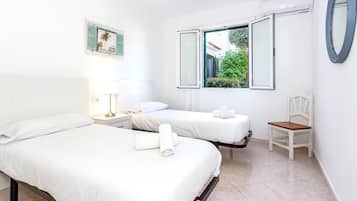 2 bedrooms, iron/ironing board, free WiFi, bed sheets